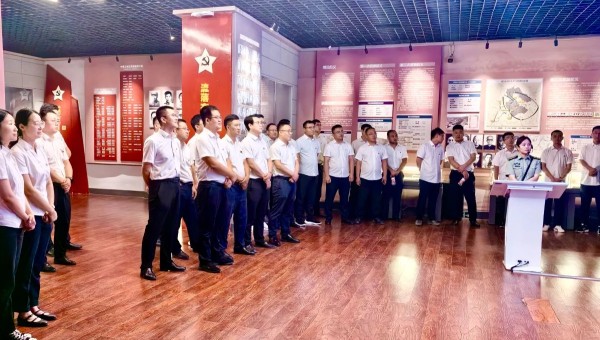 在中國(guó)共產(chǎn)黨建黨103周年之際，為了重溫黨的光輝歷史，讓大家繼承和發(fā)揚(yáng)黨的光榮傳統(tǒng)和優(yōu)良作風(fēng)，把廣大黨員的思想和工作實(shí)效落實(shí)到公司高質(zhì)量發(fā)展奮進(jìn)目標(biāo)上來(lái)。近日，交科公司黨委二公司黨支部、四公司黨支部、