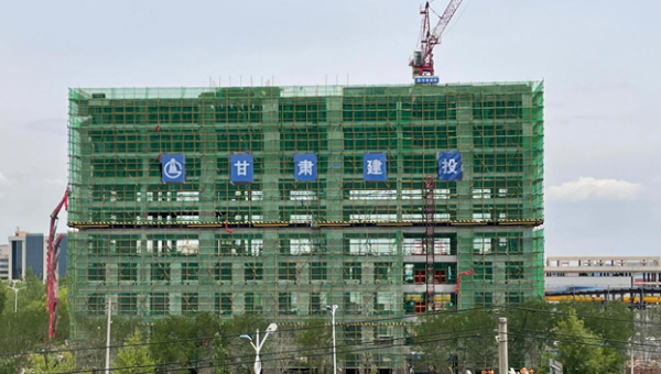 伴隨著辦公樓主體質量驗收順利通過，標志著甘肅省交科建設有限公司承建的蘭州大宏蘭州新區(qū)二期綜合辦公樓建設項目已邁向新的建設階段。自開工以來，項目管理團隊秉承“只爭朝夕搶工期精心組織出精品”的理念，緊緊圍